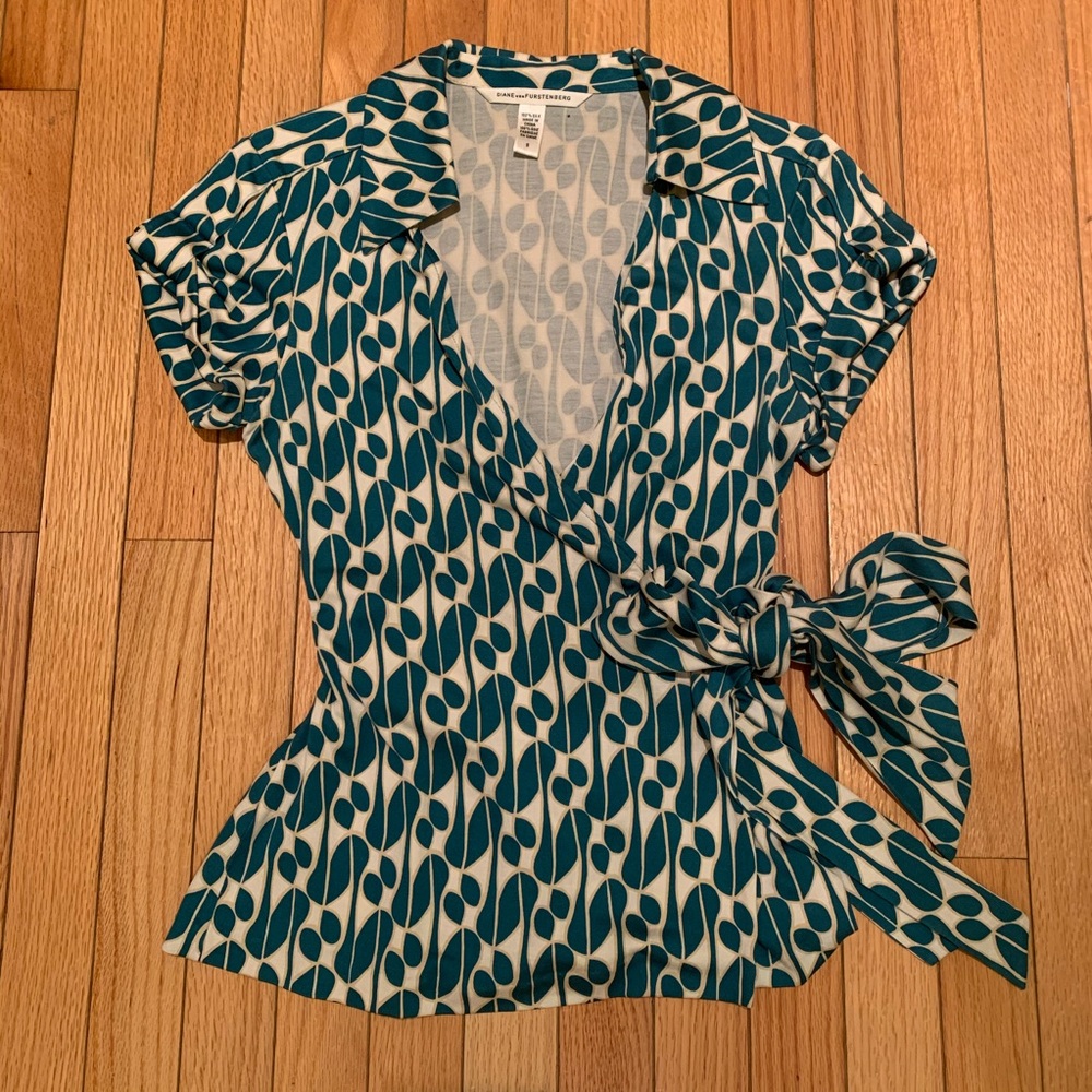 Diane Von Furstenberg (DVF) Short Sleeve Wrap Top